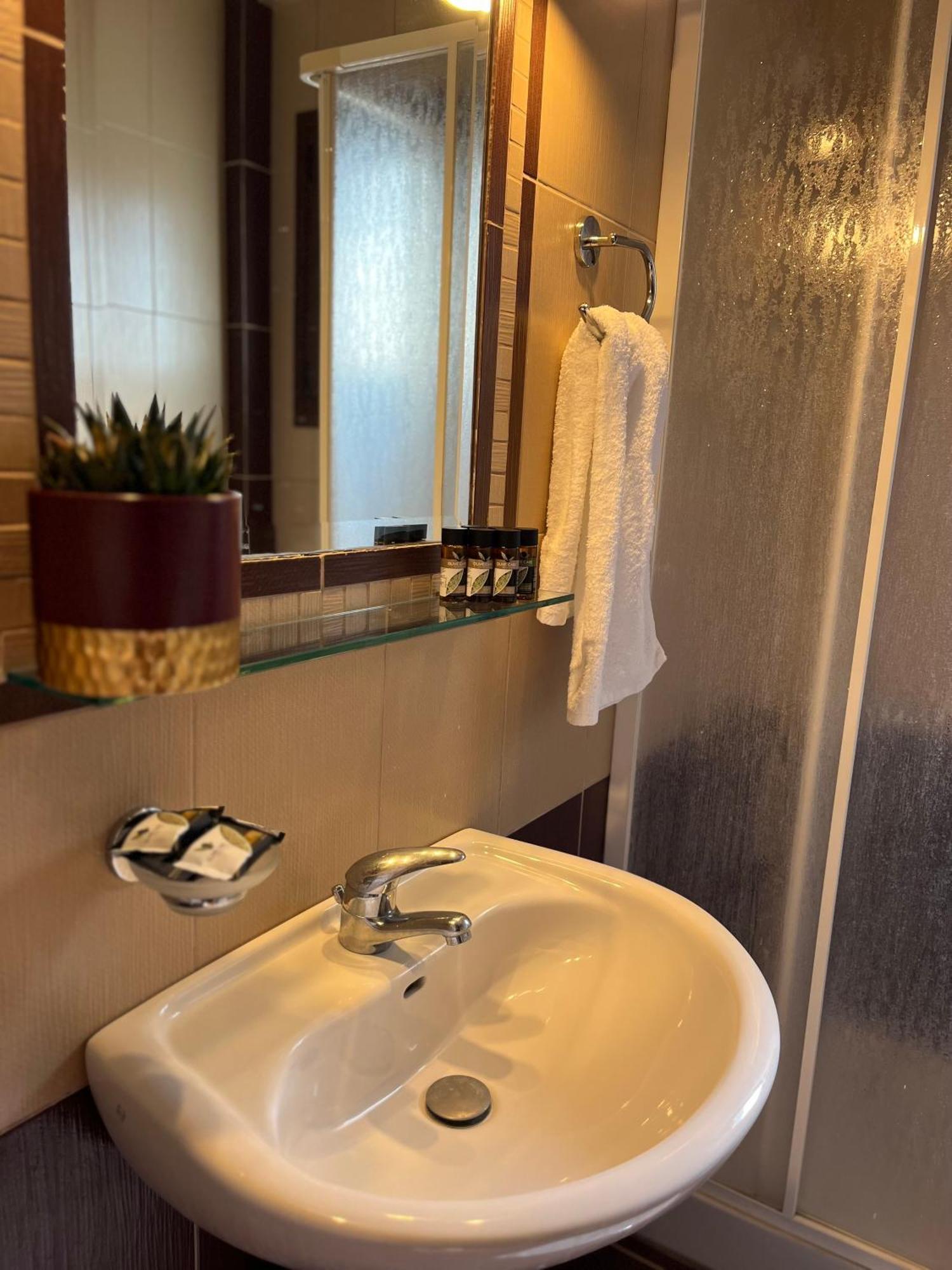Agnanti Zitsas Hotel Ngoại thất bức ảnh